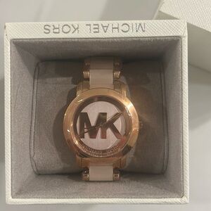 Brand new with tags beautiful Michael kors watch. Originally 225!